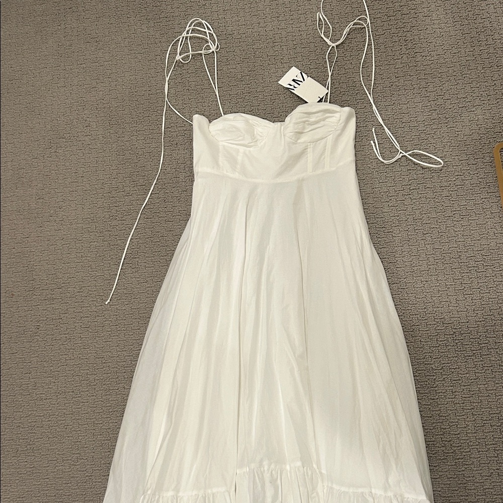 Elegant White Strapless Dress